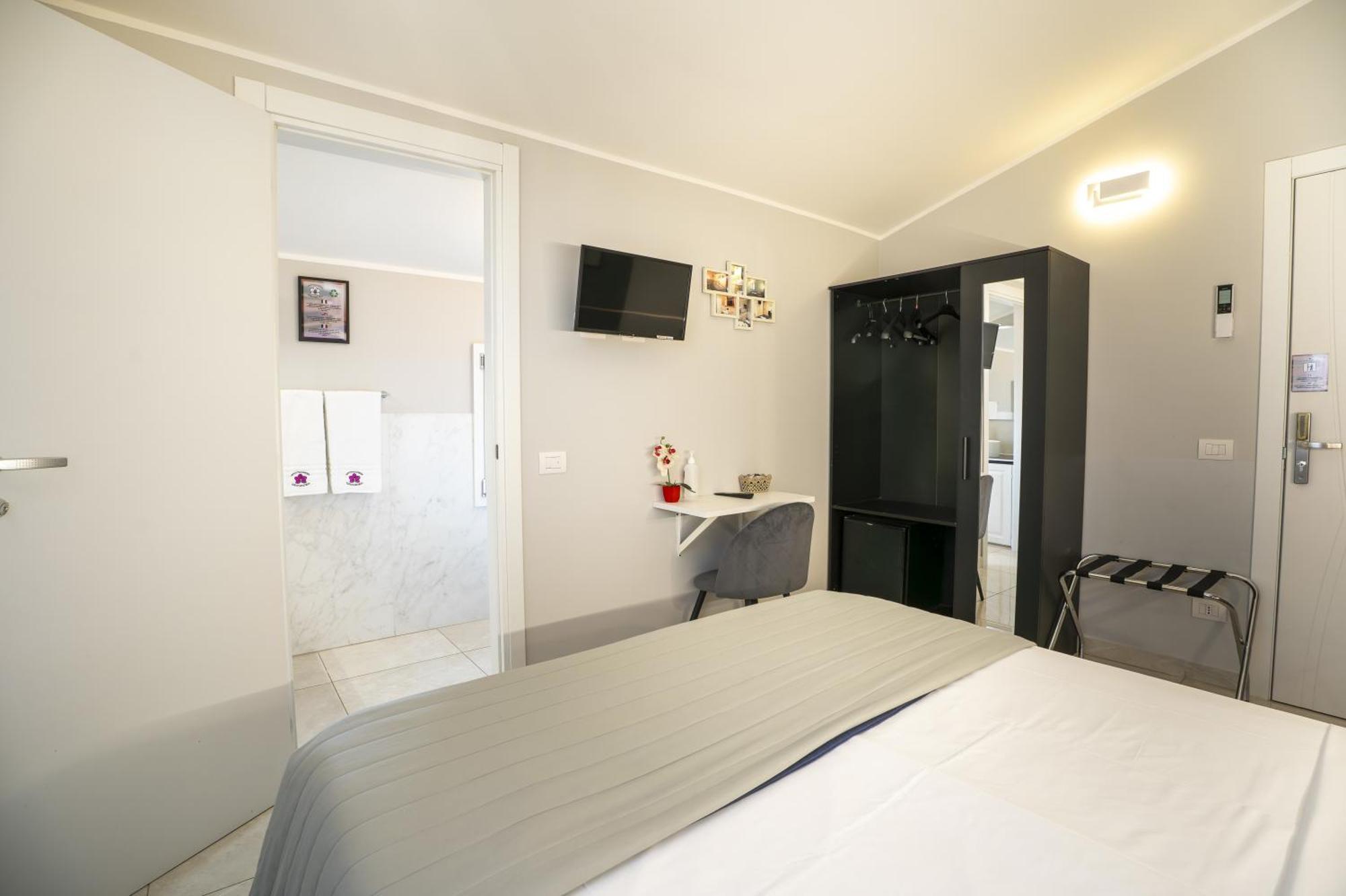 Affittacamere Orchidea For Tourists Hesperia Hosp Modena Exterior foto