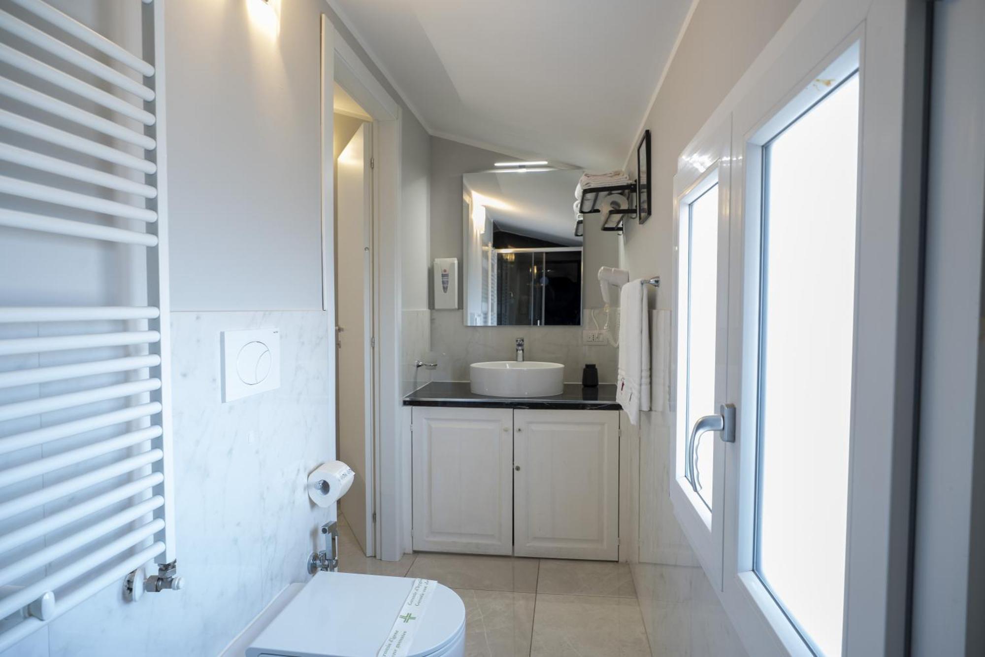 Affittacamere Orchidea For Tourists Hesperia Hosp Modena Exterior foto