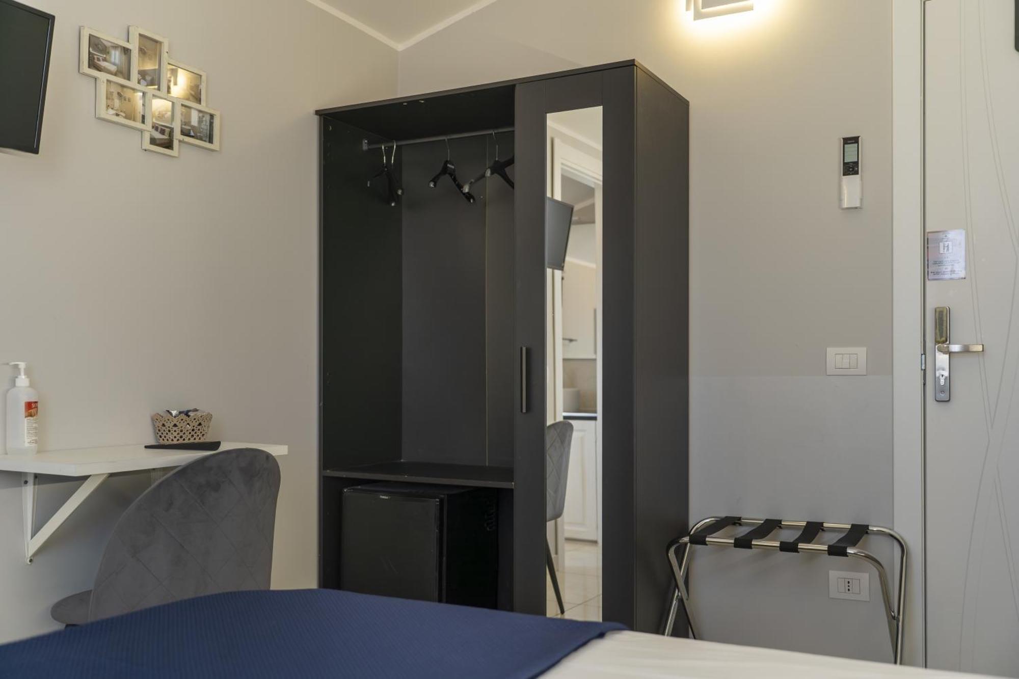 Affittacamere Orchidea For Tourists Hesperia Hosp Modena Exterior foto